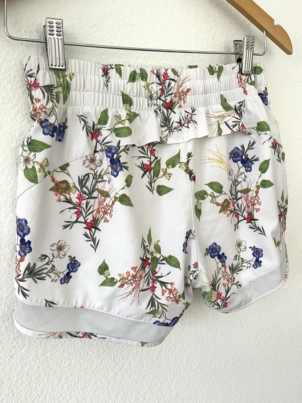 Women’s Athleta Printed Mesh Racer Run Shorts 4” (XS) - Picture 8 of 12